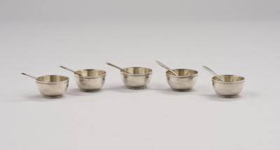 Five sterling silver salt bowls with spoons, Tiffany & Co., New York, c. 1907-1947 - Secese a umění 20. století
