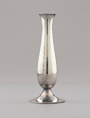 Vase aus Silber mit Hammerschlagdekor, Firma Jezler, Schweiz - Kleinode des Jugendstils & Angewandte Kunst des 20. Jahrhunderts