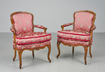 Paar kleine Louis XV-Armlehnsessel, - Möbel