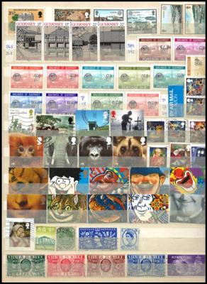 **/gestempelt - Partie Großbrit. mit Kanalinseln, - Briefmarken und Ansichtskarten