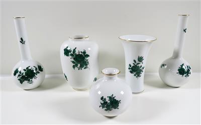 Paar und drei Vasen, Augarten, Wien 2. Hälfte 20. Jahrhundert - Schmuck, Kunst und Antiquitäten